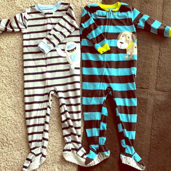 Carters 3T footed pjs - Picture 1 of 3